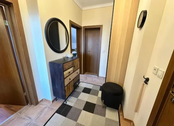 2-Bedroom Apartment 92 m&sup2; in Bansko, Panoramic Mountain Views