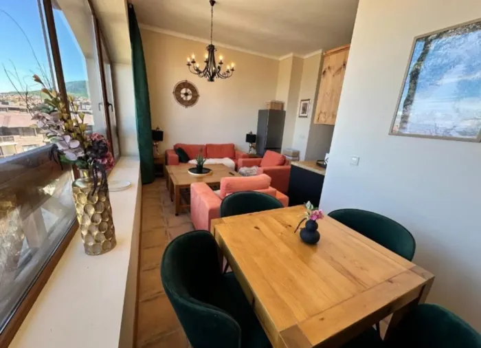 2-Bedroom Apartment 92 m&sup2; in Bansko, Panoramic Mountain Views